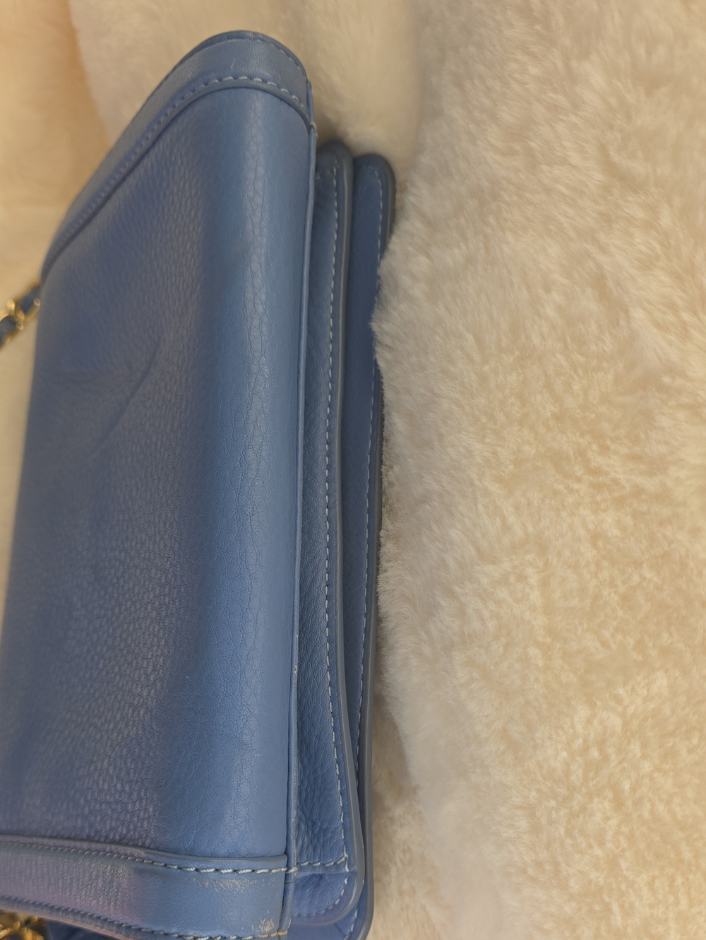 $3 LOW START Tory Burch Blue Pebbled Leather Flap Crossbody with Gold Logo - Picture 5 of 5